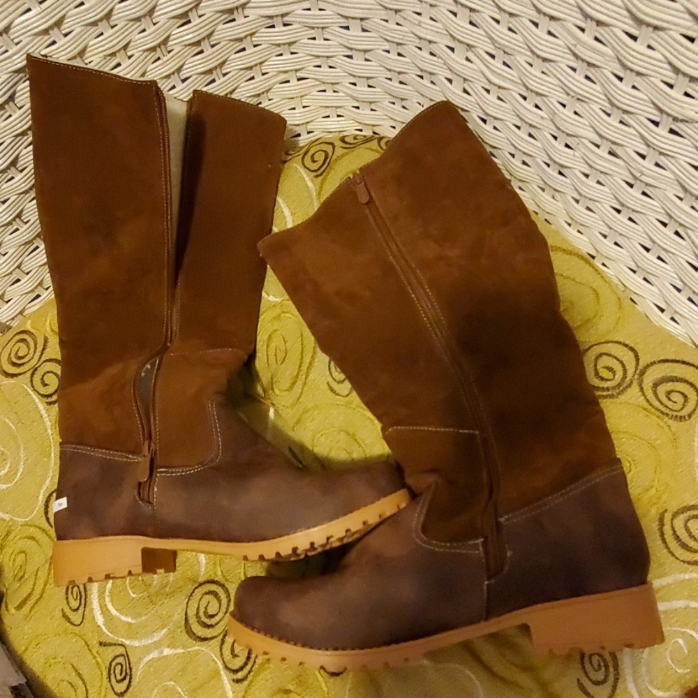 Boots - Picture 3 of 3